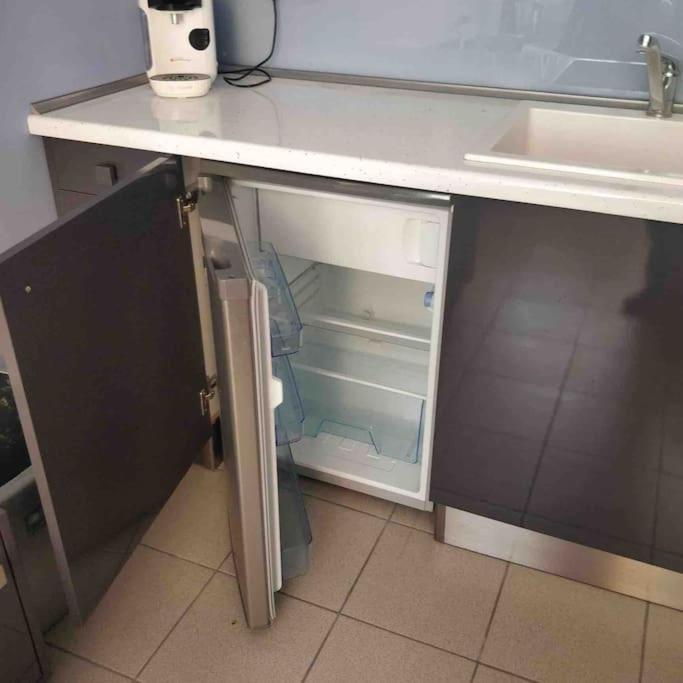 Takis & Machi House Apartment ราฟีนา ภายนอก รูปภาพ