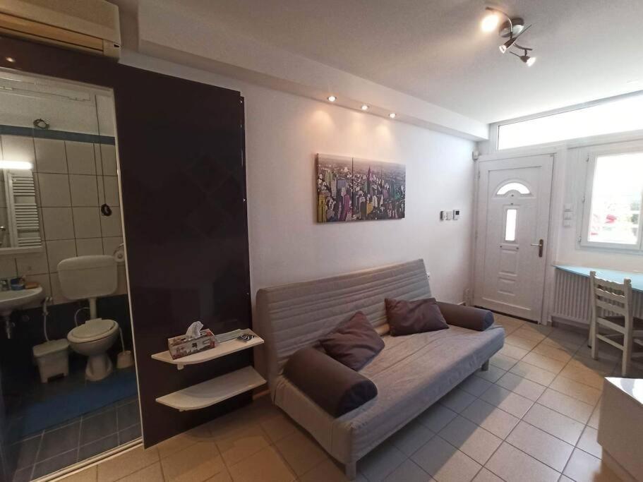 Takis & Machi House Apartment ราฟีนา ภายนอก รูปภาพ
