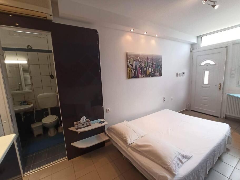 Takis & Machi House Apartment ราฟีนา ภายนอก รูปภาพ