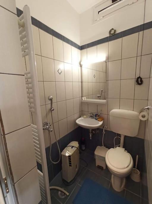 Takis & Machi House Apartment ราฟีนา ภายนอก รูปภาพ